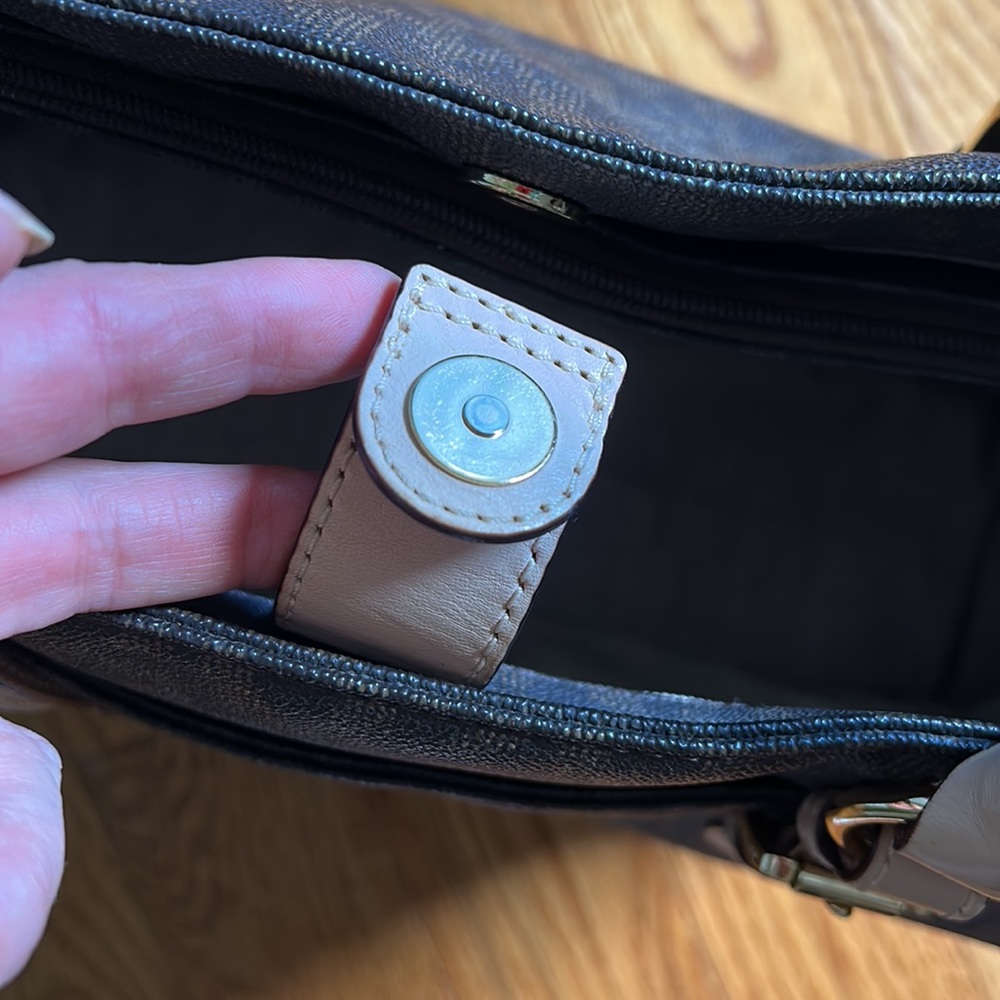 Michael Kors purse - Picture 9 of 16